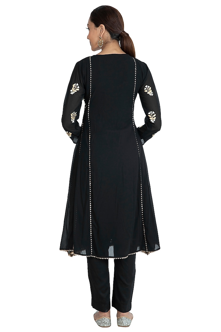 Black Embellished Kurta Set by Nysa & Shubhangi at Pernia's Pop Up Shop