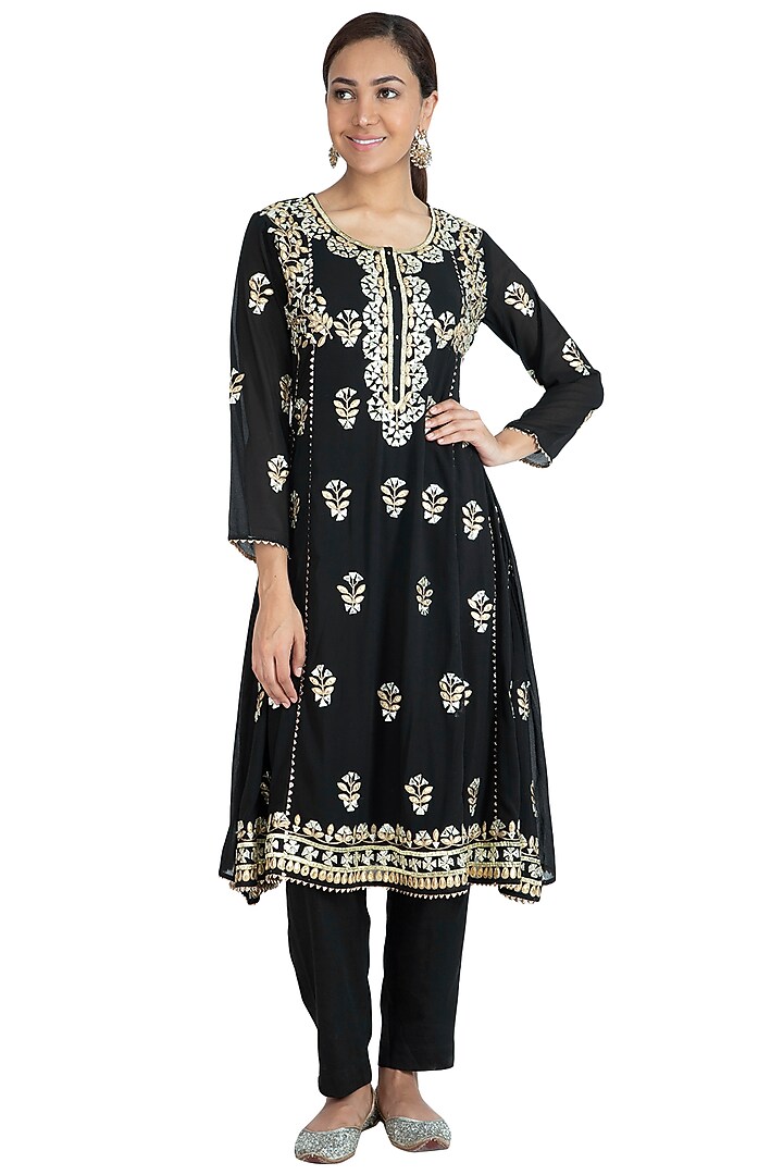 Black Embellished Kurta Set by Nysa & Shubhangi at Pernia's Pop Up Shop