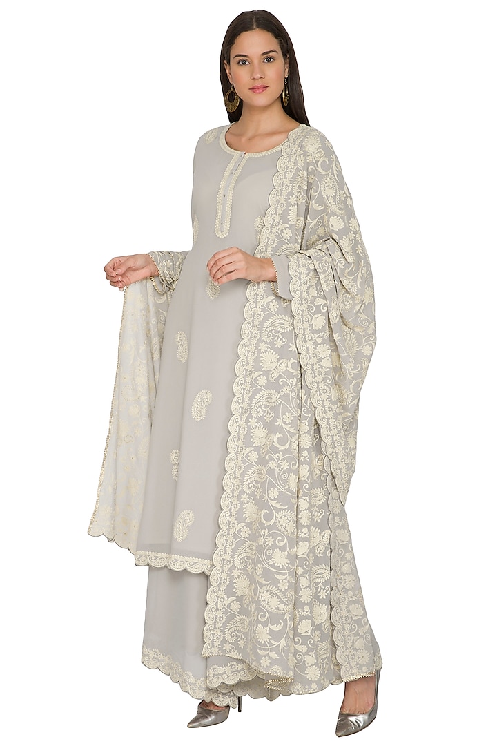 Grey Aari Embroidered Kurta Set by Nysa & Shubhangi at Pernia's Pop Up Shop