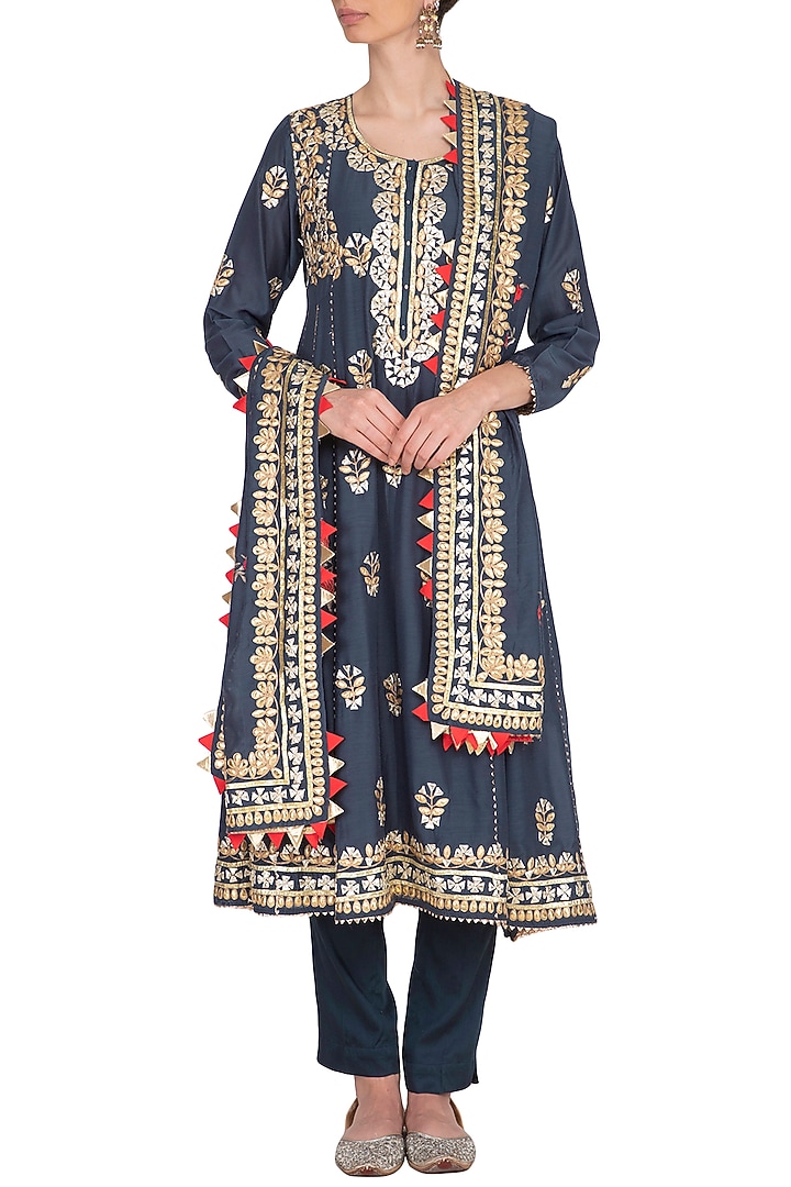 Charcoal Grey Embroidered Kurta Set by Nysa & Shubhangi at Pernia's Pop Up Shop