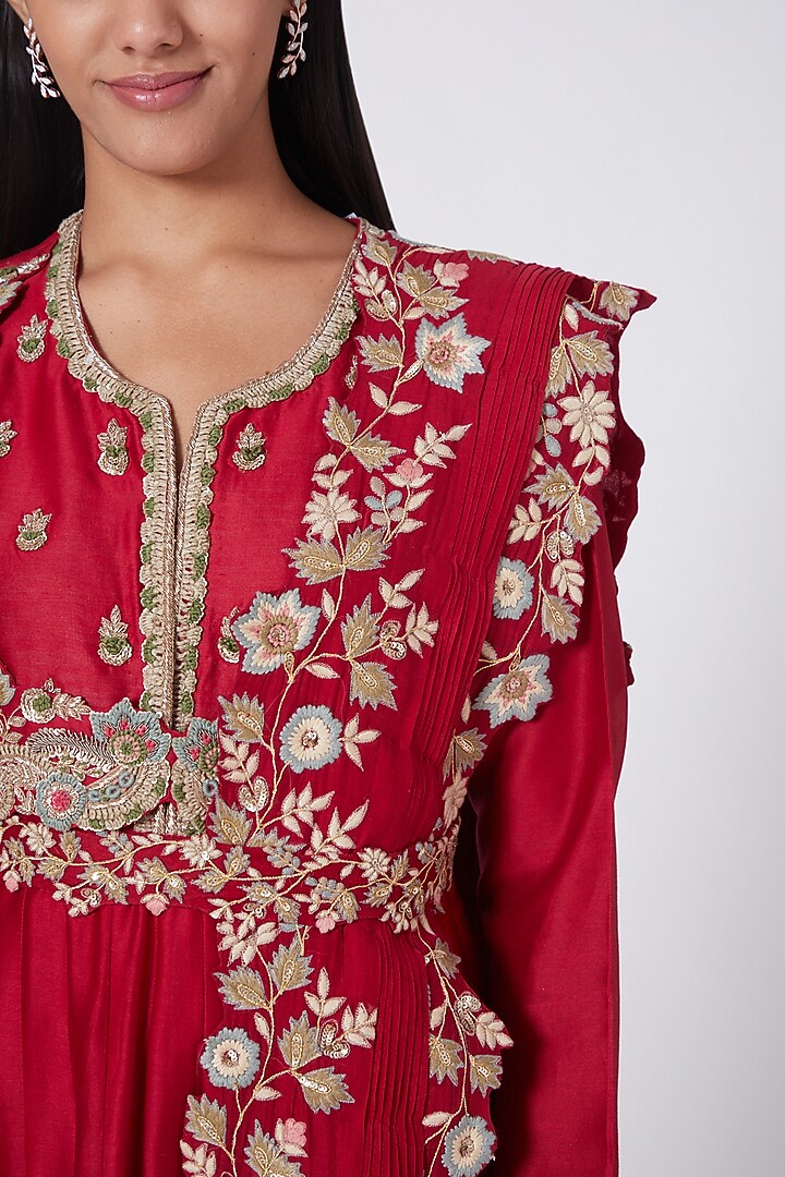Red Embroidered Wedding Anarkali Set by Ose By Jyoti Gupta at Pernia's Pop Up Shop