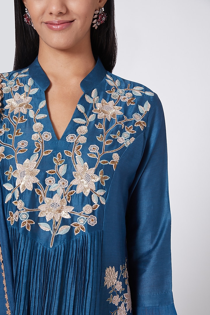 Blue Hand Embroidered Kurta Set by Ose By Jyoti Gupta at Pernia's Pop Up Shop