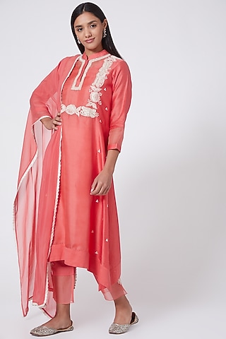 Pink Hand Embroidered Kurta Set by Ose By Jyoti Gupta