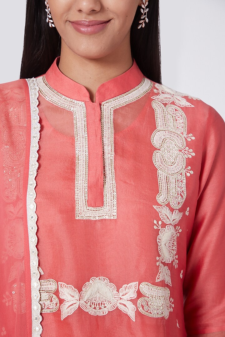 Pink Hand Embroidered Kurta Set by Ose By Jyoti Gupta at Pernia's Pop Up Shop