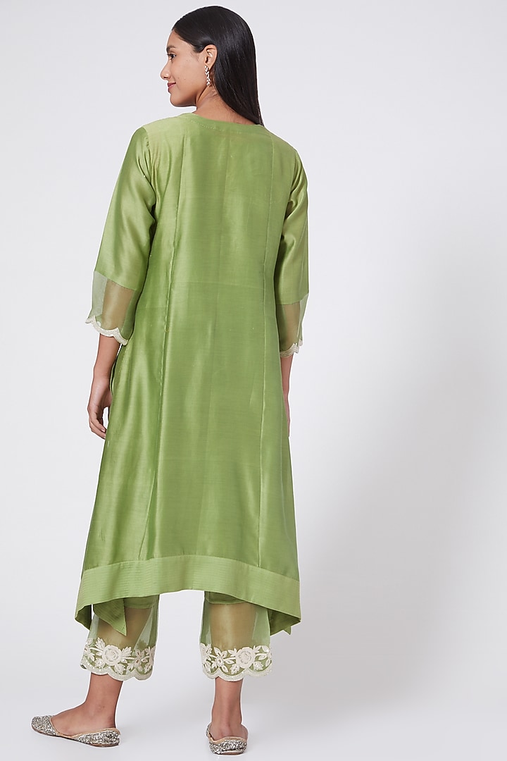 Green Hand Embroidered Kurta Set by Ose By Jyoti Gupta at Pernia's Pop Up Shop