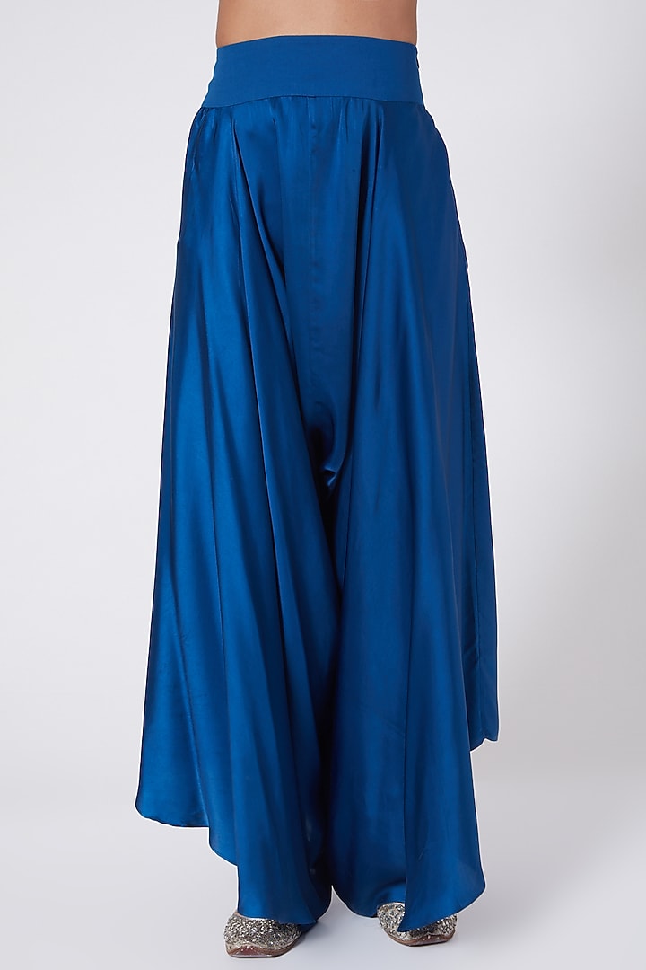 Blue Hand Embroidered Kurta Set by Ose By Jyoti Gupta at Pernia's Pop Up Shop
