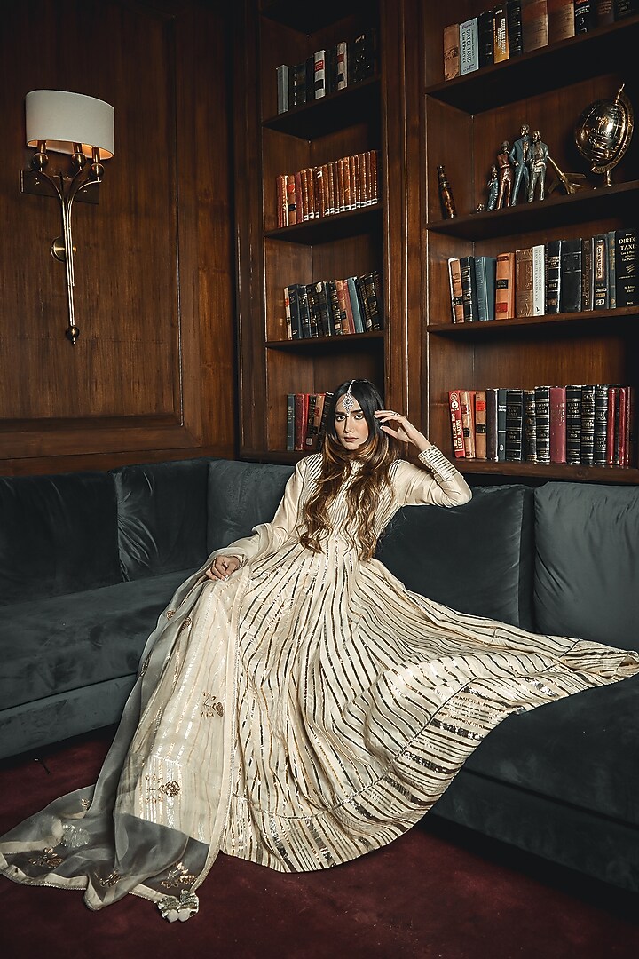 White Embroidered Wedding Anarkali Set by Ose by Jyoti Gupta at Pernia's Pop Up Shop