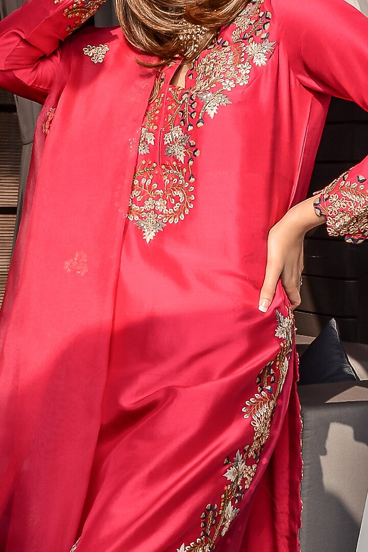 Red Embroidered Kurta Set by Ose by Jyoti Gupta at Pernia's Pop Up Shop
