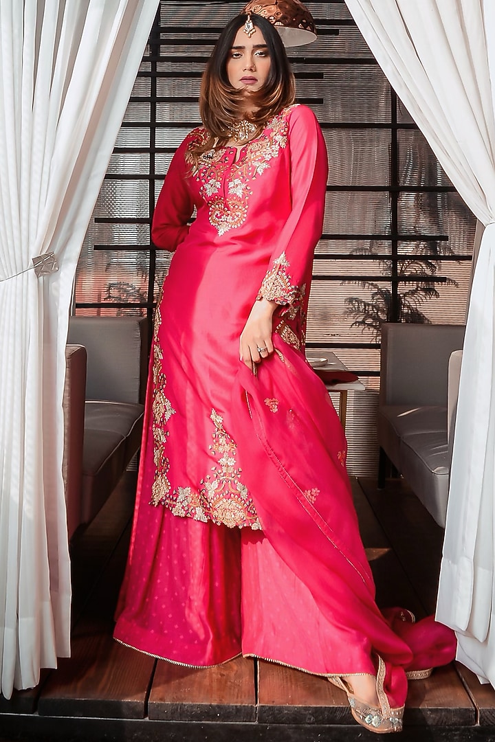Red Embroidered Kurta Set by Ose by Jyoti Gupta at Pernia's Pop Up Shop