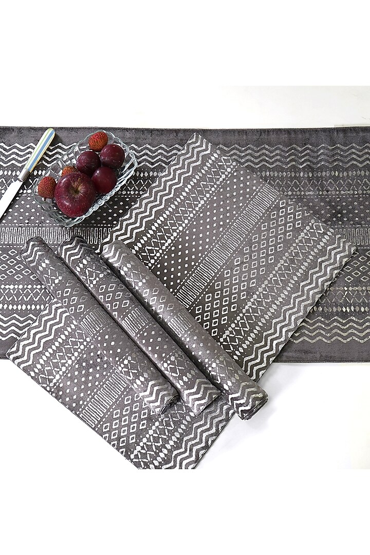 Grey Cotton Mats and Runner Set by Ode And Cleo at Pernia's Pop Up Shop