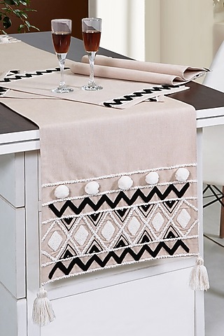 Black Cotton Mats and Runner Set by Ode And Cleo