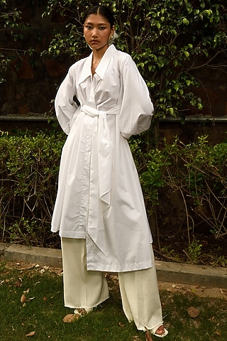 White Asymmetrical Top In Cotton Poplin by Ode To Odd