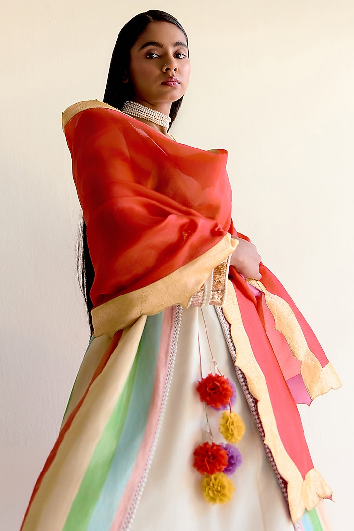 Red Pure Organza Silk & Handwoven Kimkhwaab Tissue Dupatta
by Ohfab by Aanchal & Akshita at Pernia's Pop Up Shop