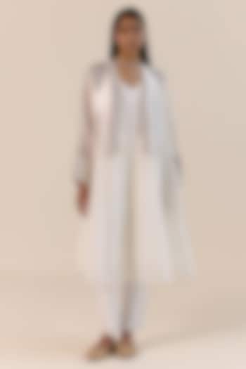 White Handwoven Kimkhwaab Tissue Choga Kurta Set by Ohfab by Aanchal & Akshita at Pernia's Pop Up Shop