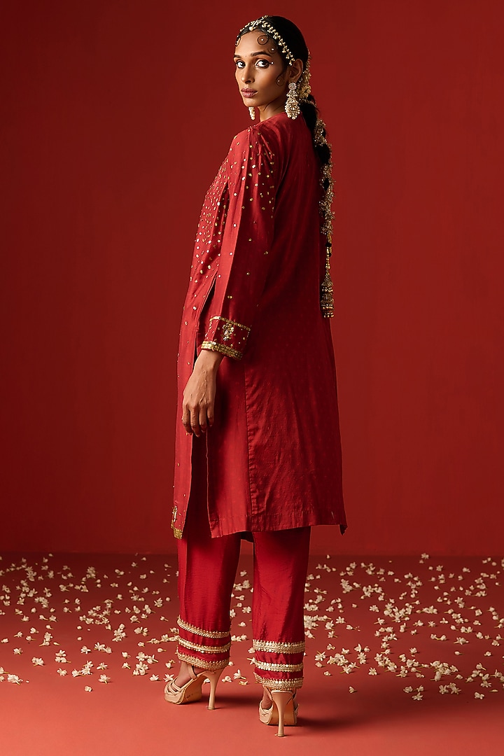 Maroon Chanderi Silk Hand Embroidered & Printed Kurta Set by OHH CROW INDIA at Pernia's Pop Up Shop