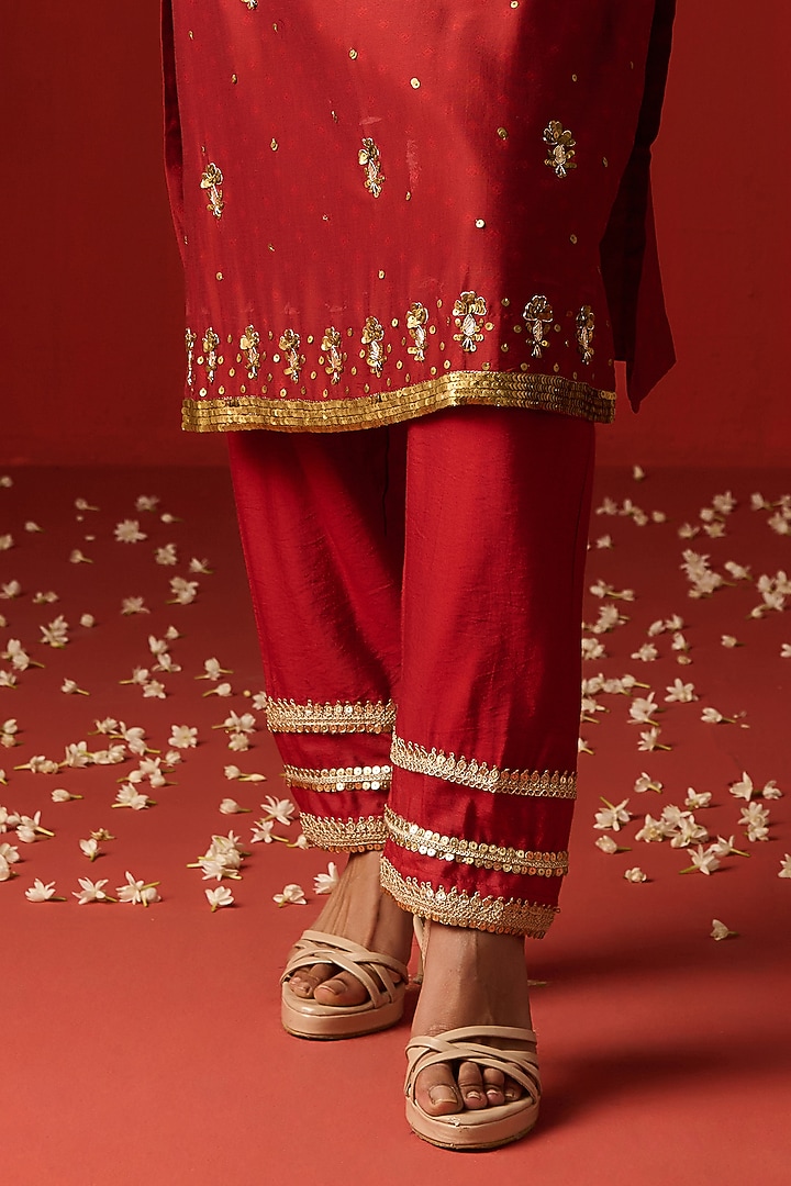 Maroon Chanderi Silk Hand Embroidered & Printed Kurta Set by OHH CROW INDIA at Pernia's Pop Up Shop
