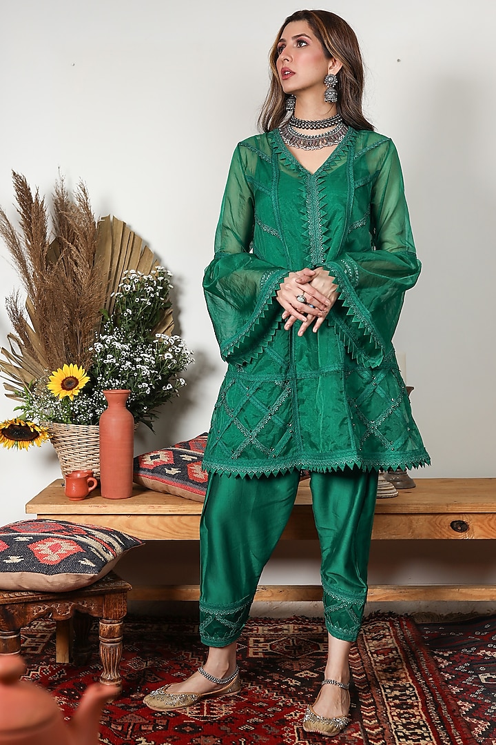 Emerald Green Oversized Kurta Set by Ohaila Khan