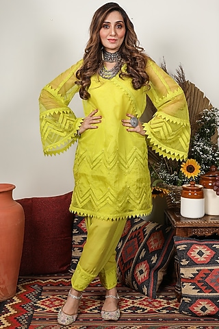 Lime Oversized Kurta Set by Ohaila Khan