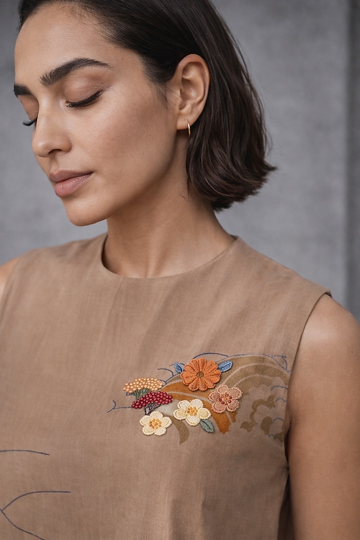 Beige Silk Chanderi Floral Embroidered Kurta Set by OJA at Pernia's Pop Up Shop