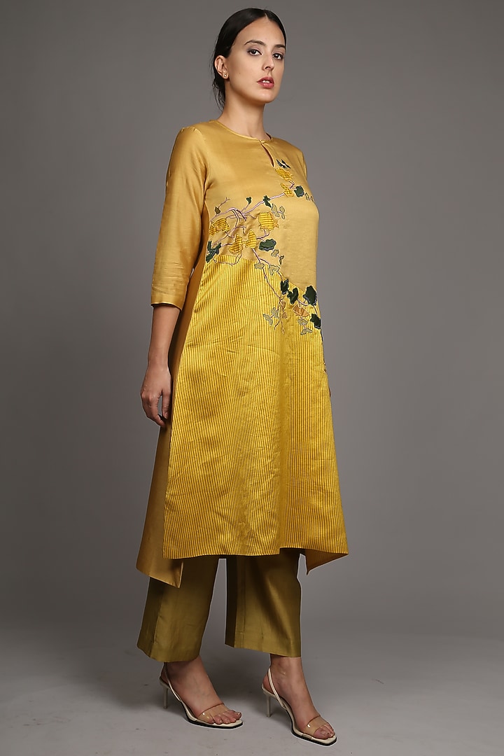 Gold Appliques Embroidered Kurta With Pants by OJA at Pernia's Pop Up Shop
