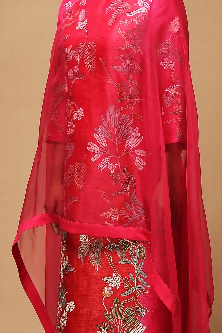 Fuchsia Applique Embroidered Kurta Set by OJA at Pernia's Pop Up Shop