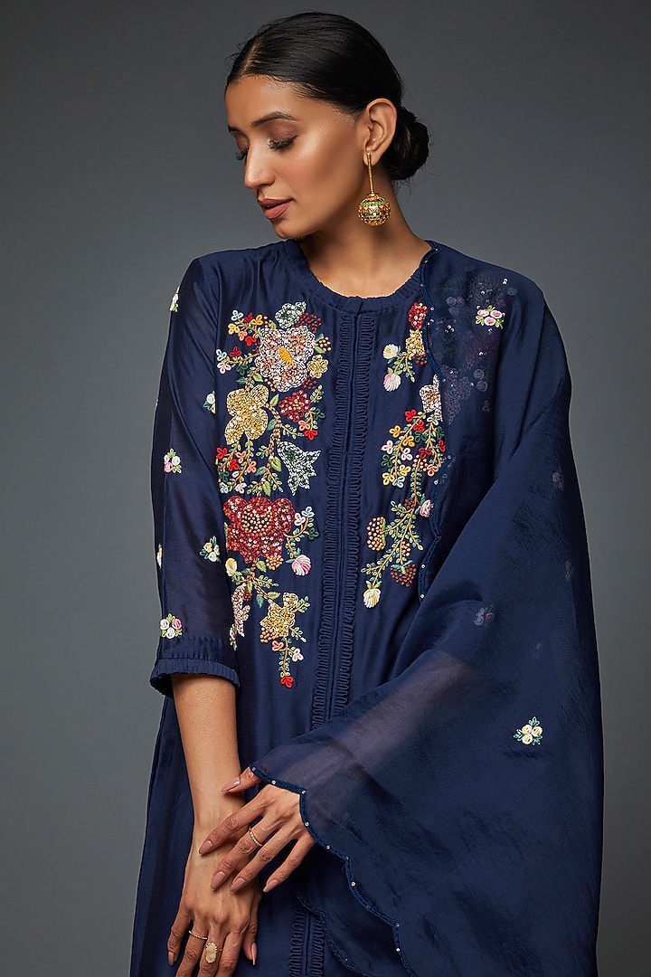 Blue Silk Hand Embroidered Kurta Set by Ojasvini at Pernia's Pop Up Shop