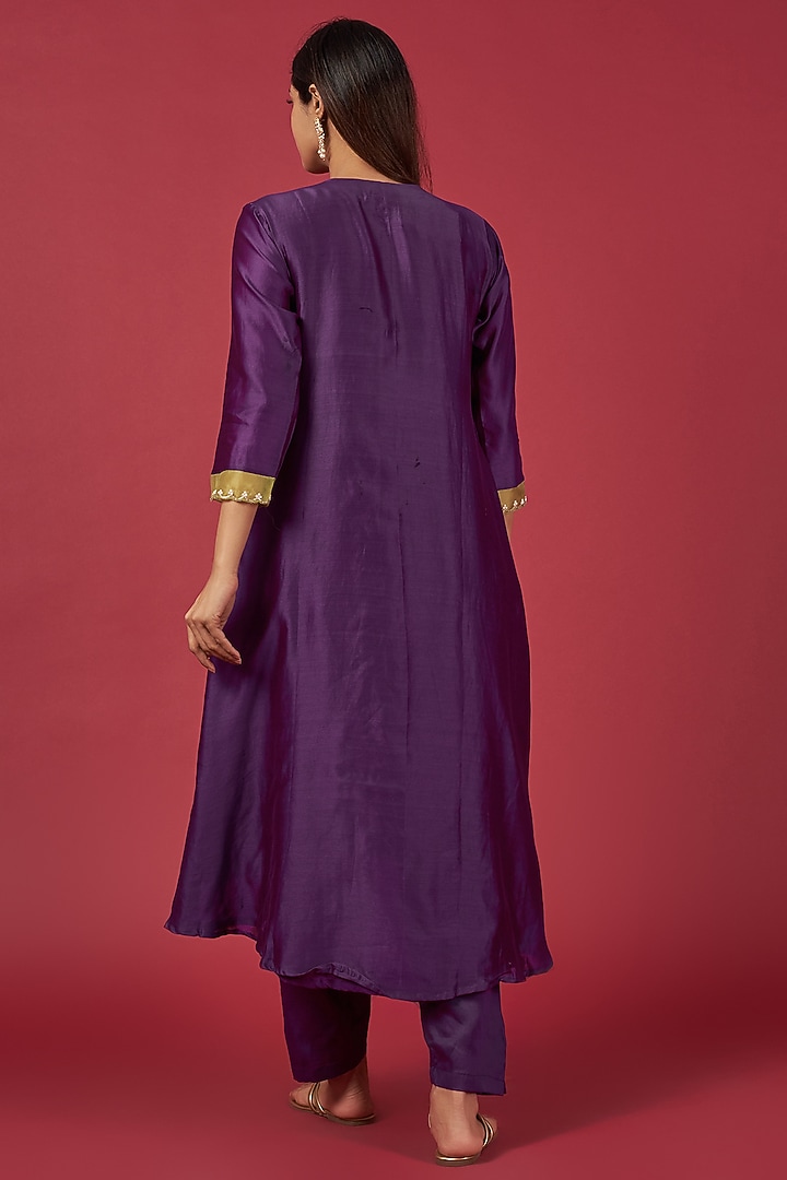 Purple Silk Chanderi Hand Embroidered Kurta Set by Ojasvini at Pernia's Pop Up Shop