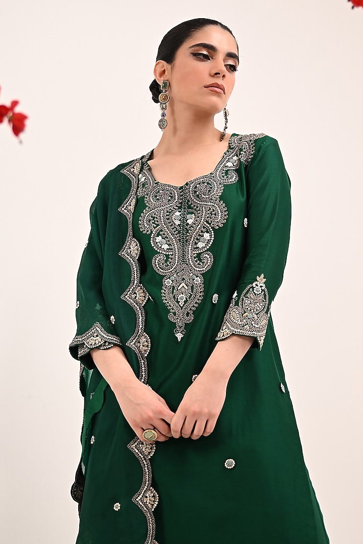 Deep Emerald Green Silk Chanderi Hand Embroidered Kurta Set by Ojasvini at Pernia's Pop Up Shop