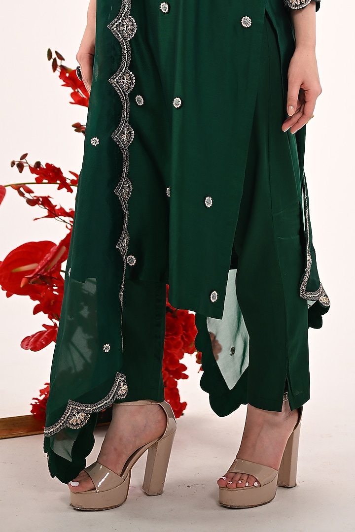 Deep Emerald Green Silk Chanderi Hand Embroidered Kurta Set by Ojasvini at Pernia's Pop Up Shop