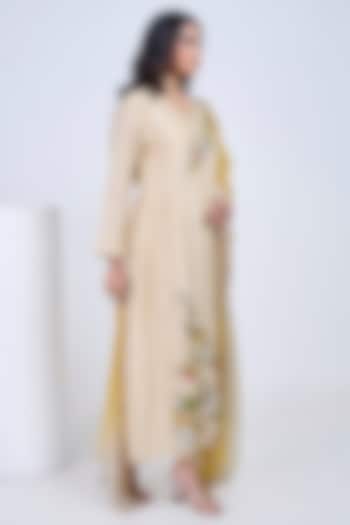 Butter Yellow & Ivory Silk Embroidered Kurta Set by Ojasvini at Pernia's Pop Up Shop
