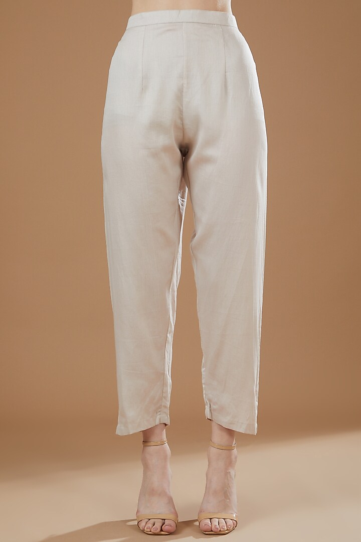 Ivory Silk Chanderi Hand Embroidered Kurta Set by Ojasvini at Pernia's Pop Up Shop