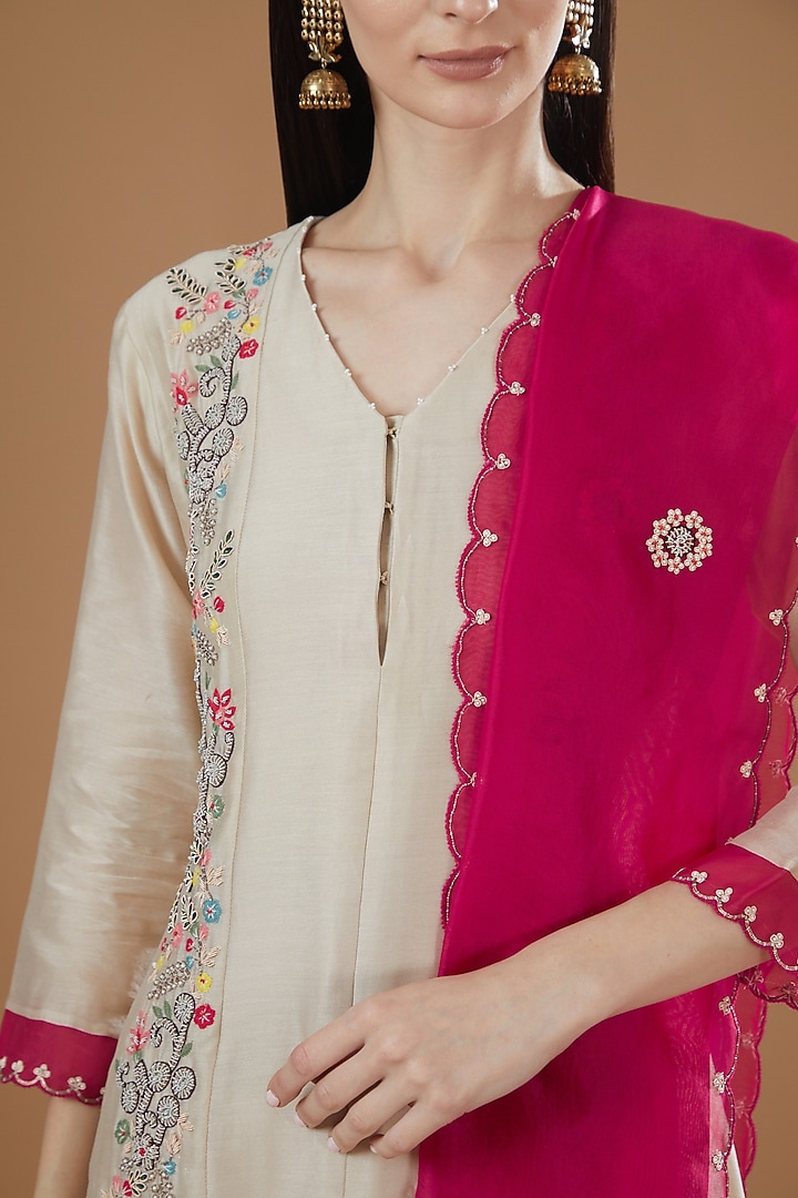 Ivory Silk Chanderi Hand Embroidered Kurta Set by Ojasvini at Pernia's Pop Up Shop
