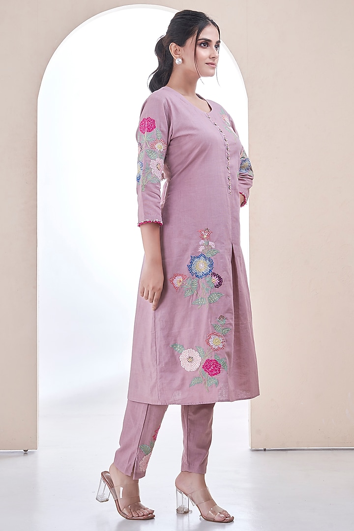 Dusty Mauve Linen Floral Embroidered Kurta Set by Ojasvini at Pernia's Pop Up Shop
