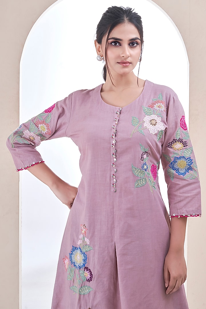 Dusty Mauve Linen Floral Embroidered Kurta Set by Ojasvini at Pernia's Pop Up Shop
