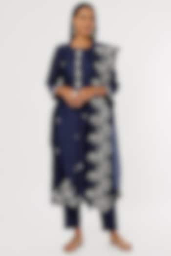 Navy Blue Embroidered Kurta Set by Ojasvini at Pernia's Pop Up Shop