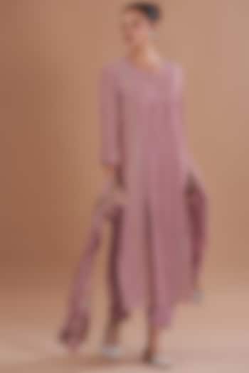 Pink Linen Chanderi & Cotton Satin Kurta Set by Ojasvini at Pernia's Pop Up Shop