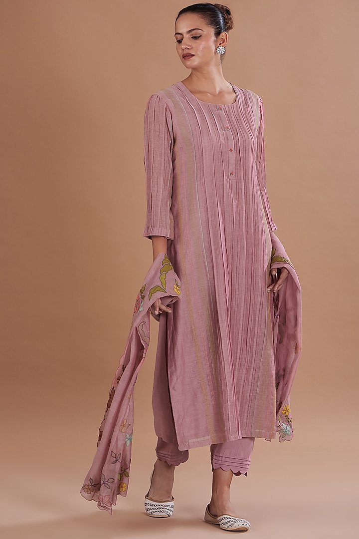 Pink Linen Chanderi & Cotton Satin Kurta Set by Ojasvini at Pernia's Pop Up Shop