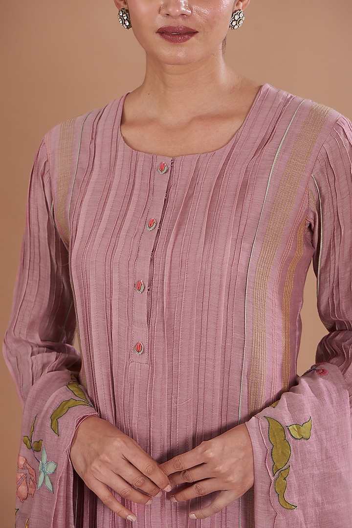 Pink Linen Chanderi & Cotton Satin Kurta Set by Ojasvini at Pernia's Pop Up Shop