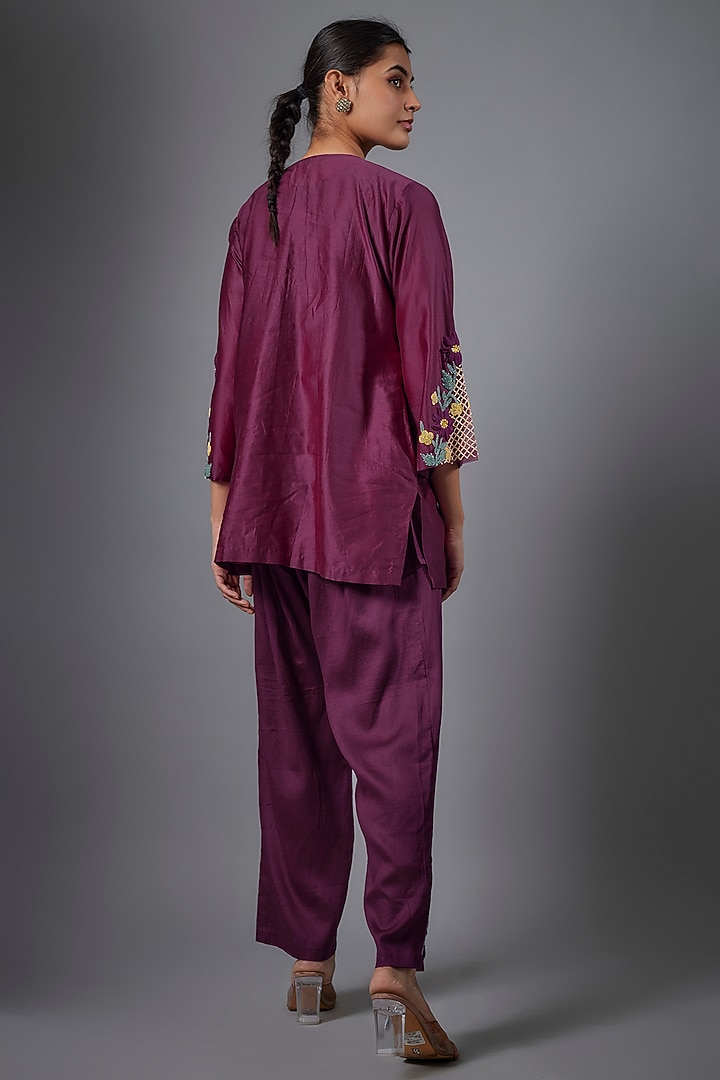 Purple Silk Chanderi Hand Embroidered Kurta Set by Ojasvini at Pernia's Pop Up Shop