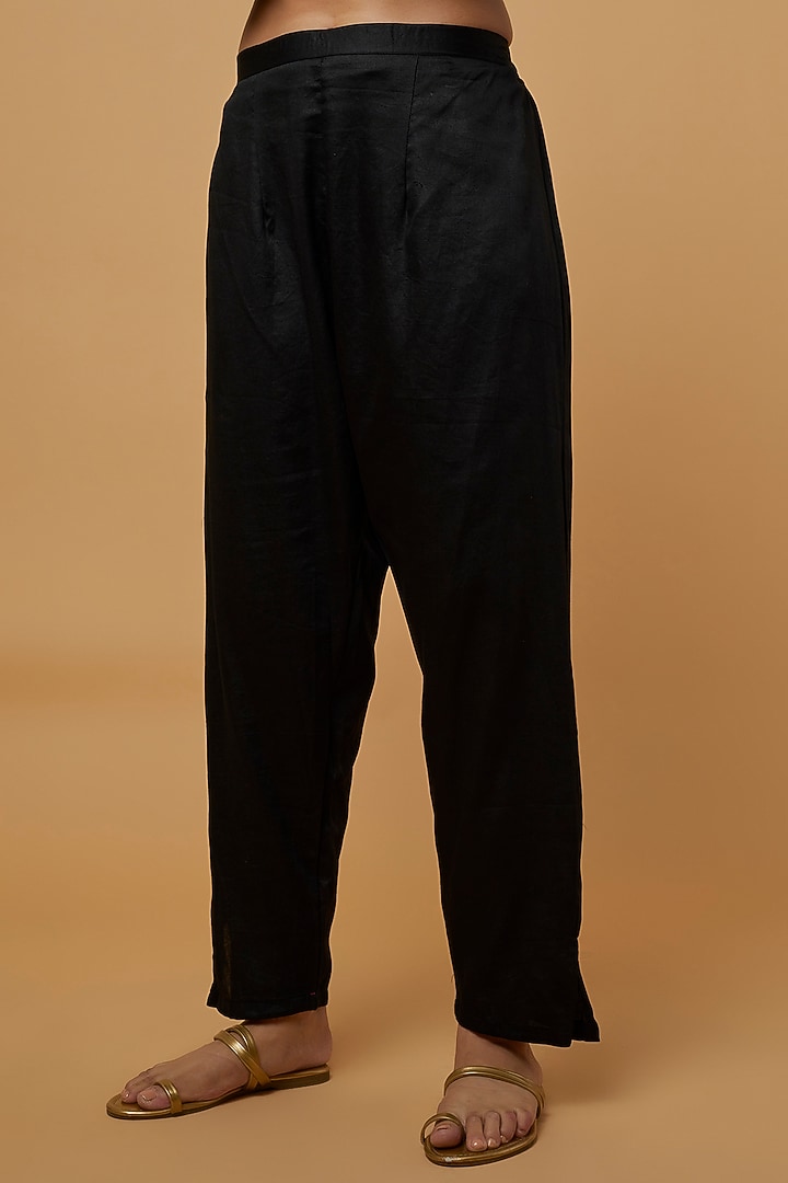 Black Embroidered Kurta Set by Ojasvini at Pernia's Pop Up Shop