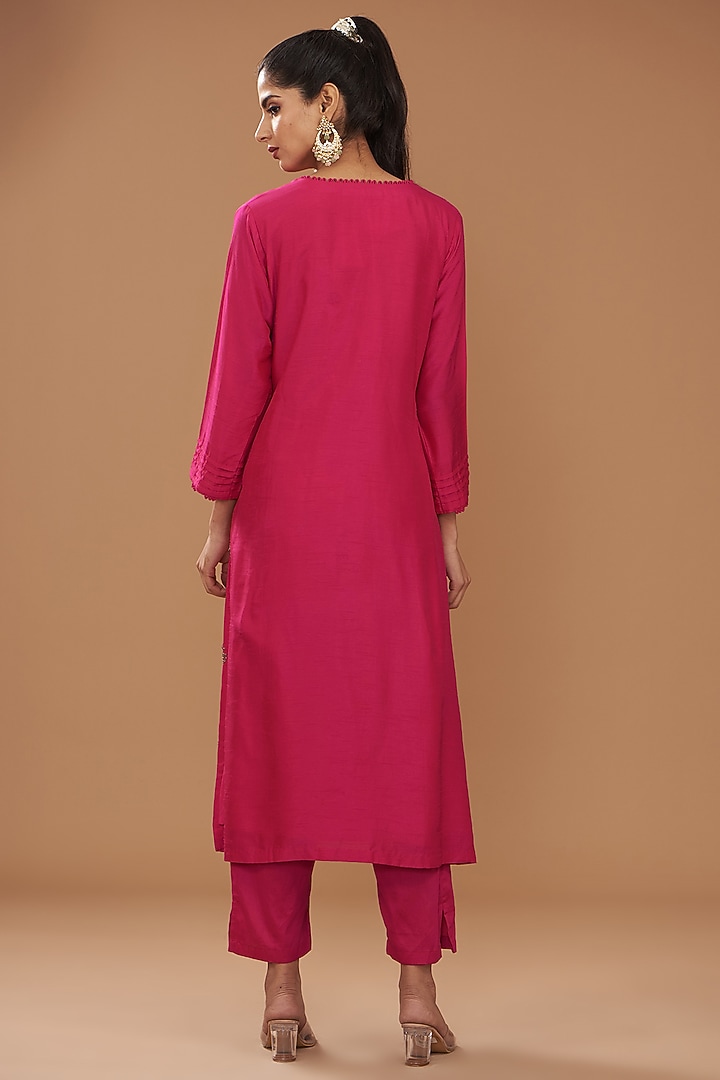 Red Chanderi & Cotton Satin Embroidered Kurta Set by Ojasvini at Pernia's Pop Up Shop