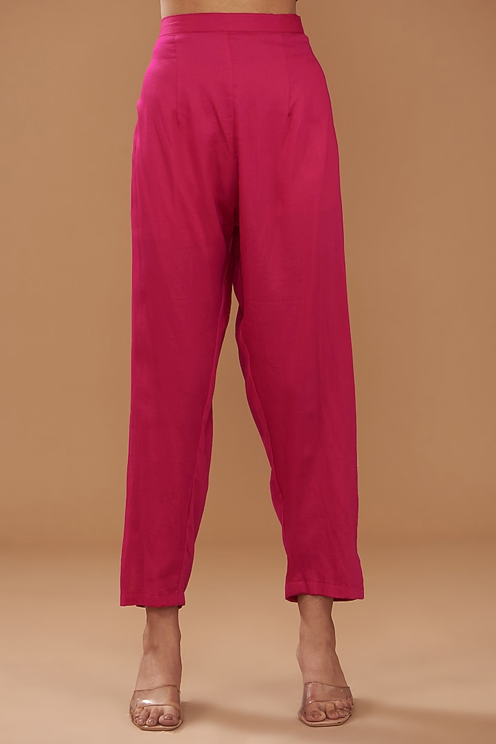 Red Chanderi & Cotton Satin Embroidered Kurta Set by Ojasvini at Pernia's Pop Up Shop