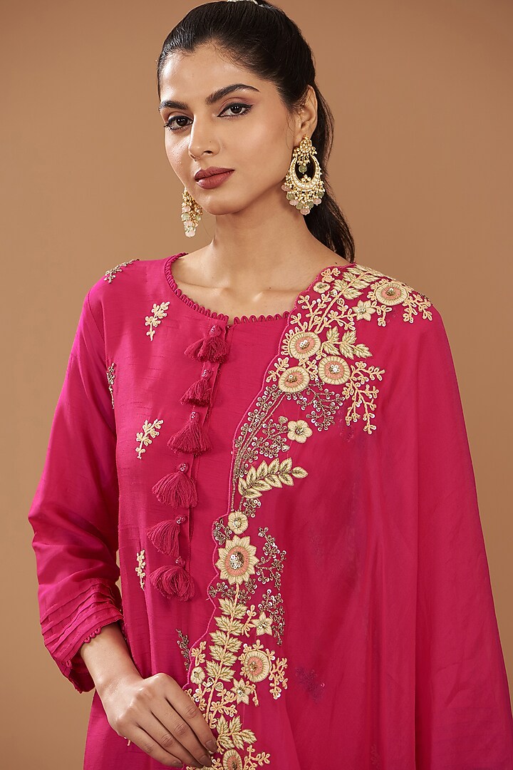 Red Chanderi & Cotton Satin Embroidered Kurta Set by Ojasvini at Pernia's Pop Up Shop