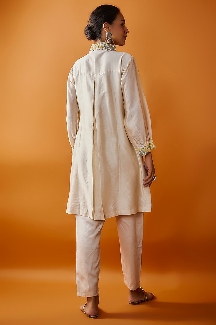 Ivory Silk & Chanderi Applique Embroidered Kurta Set by Ojasvini at Pernia's Pop Up Shop