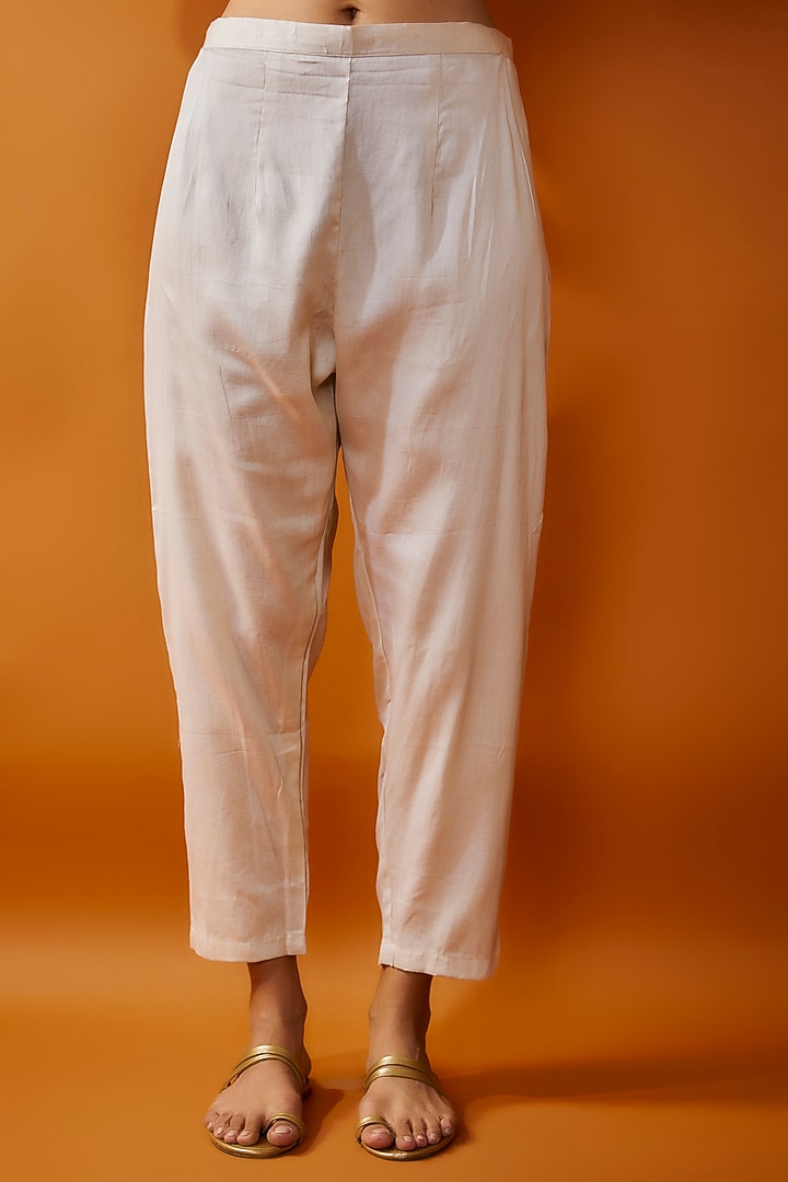 Ivory Silk & Chanderi Applique Embroidered Kurta Set by Ojasvini at Pernia's Pop Up Shop