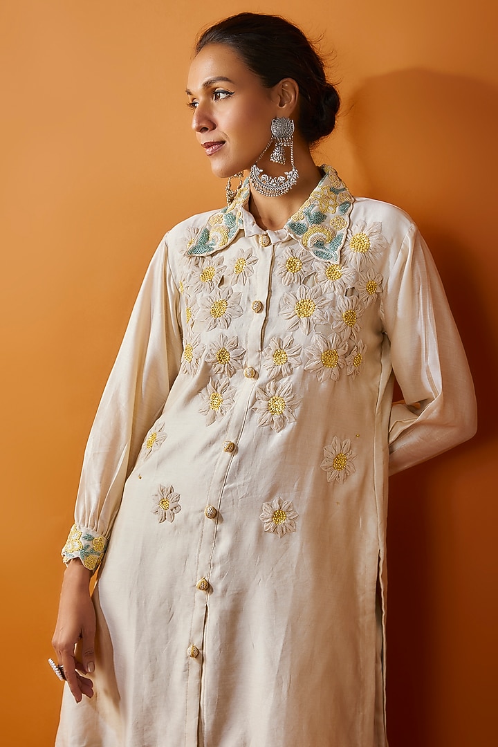 Ivory Silk & Chanderi Applique Embroidered Kurta Set by Ojasvini at Pernia's Pop Up Shop