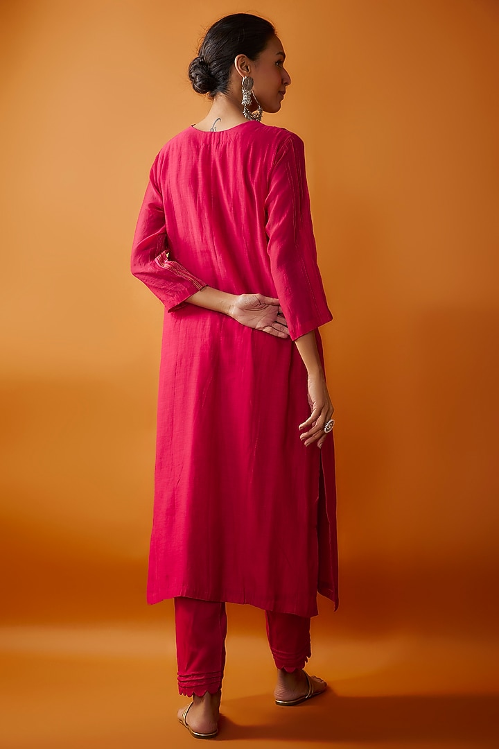 Red Chanderi & Cotton Satin Pintuck Kurta Set by Ojasvini at Pernia's Pop Up Shop