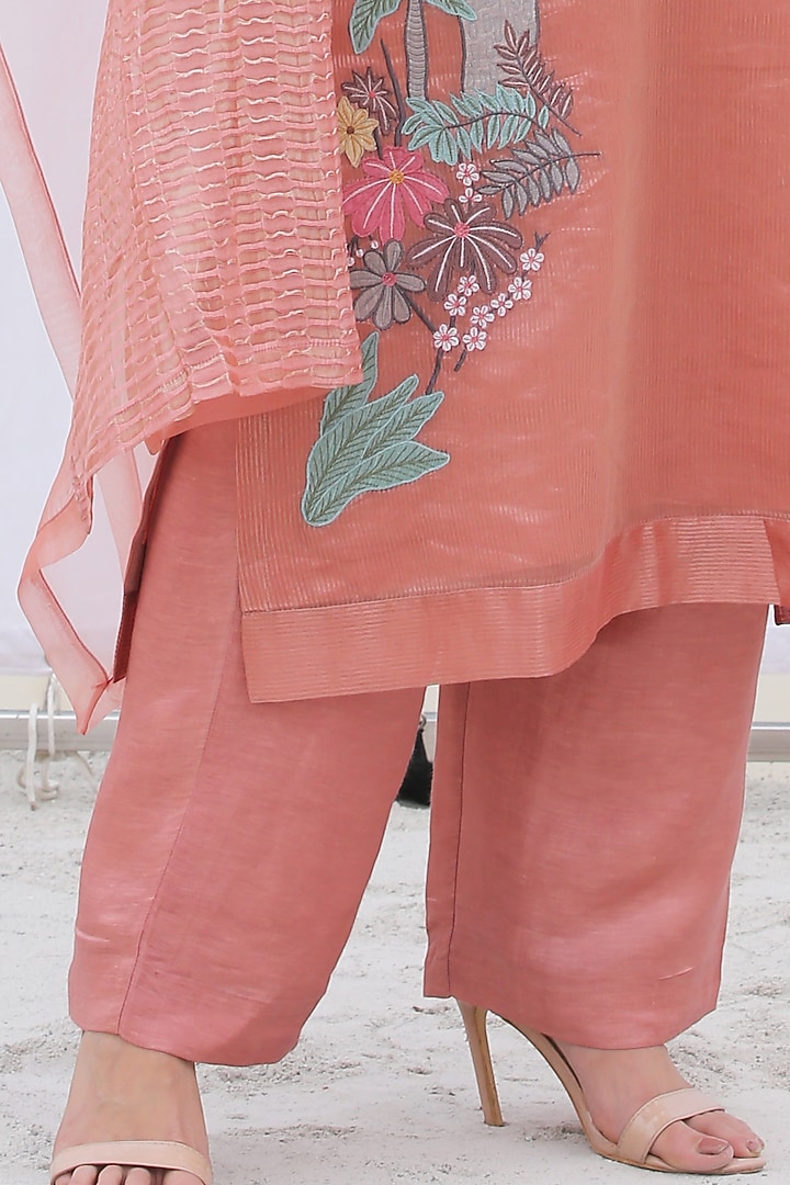 Dusty Pink Embroidered Kurta Set by OJA at Pernia's Pop Up Shop