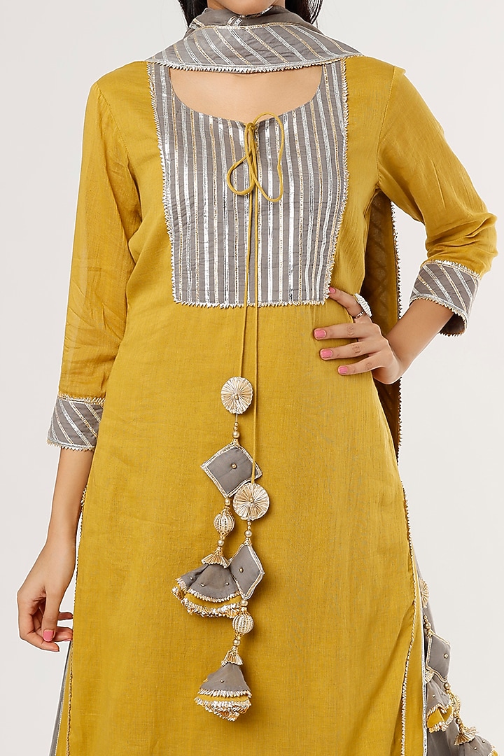 Mustard Embellished Kurta Set by Omaana Jaipure at Pernia's Pop Up Shop