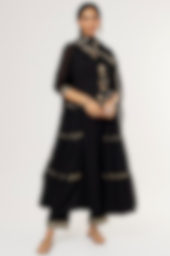 Black Mulmul Kurta Set by Omaana Jaipure at Pernia's Pop Up Shop